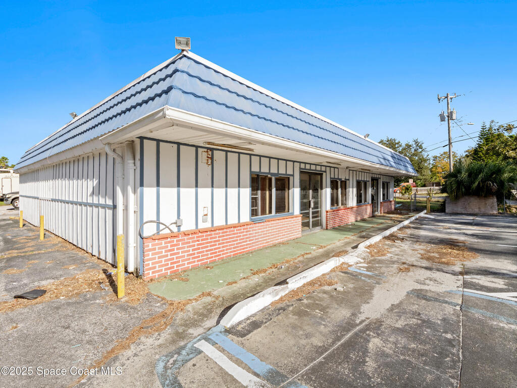 1310 S Tropical Trail, Merritt Island, FL 32952