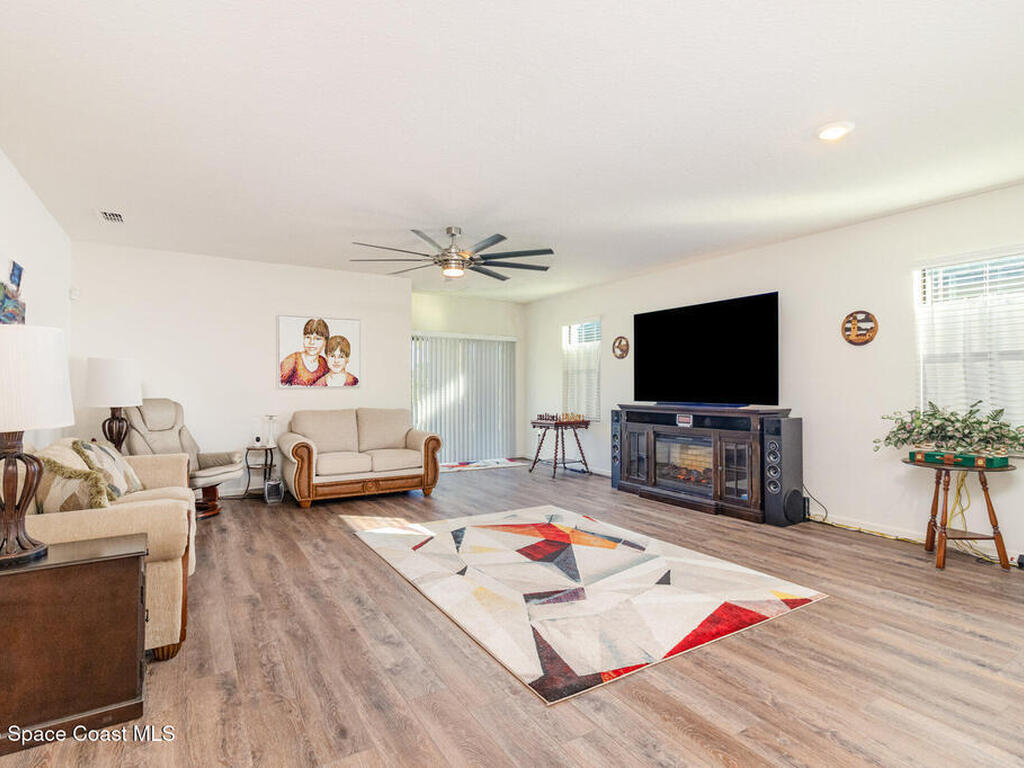 4554 Magenta Isles Drive, Melbourne, FL 32904