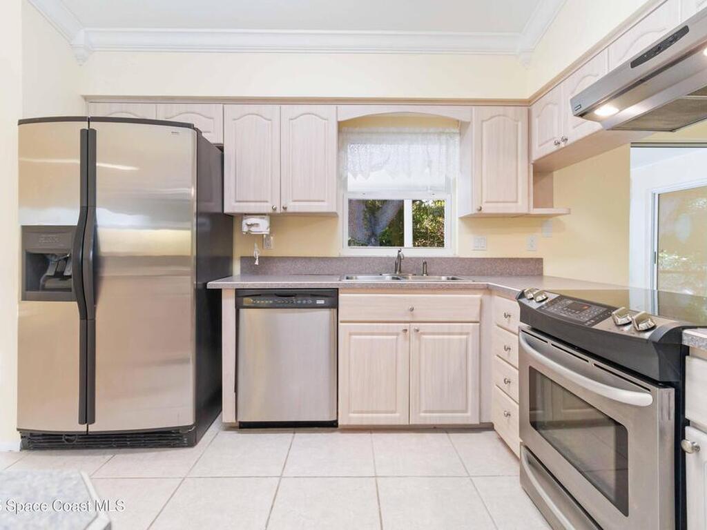 2355 Raintree Lake Circle, Merritt Island, FL 32953