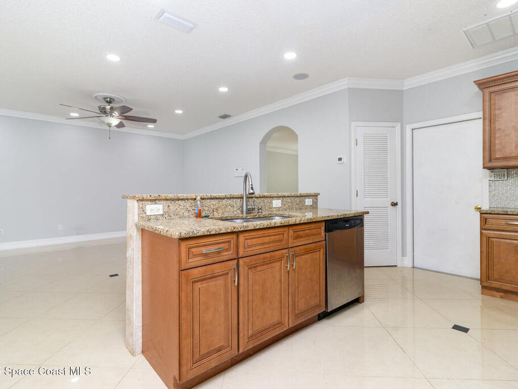 2893 Glasbern Circle, Melbourne, FL 32904