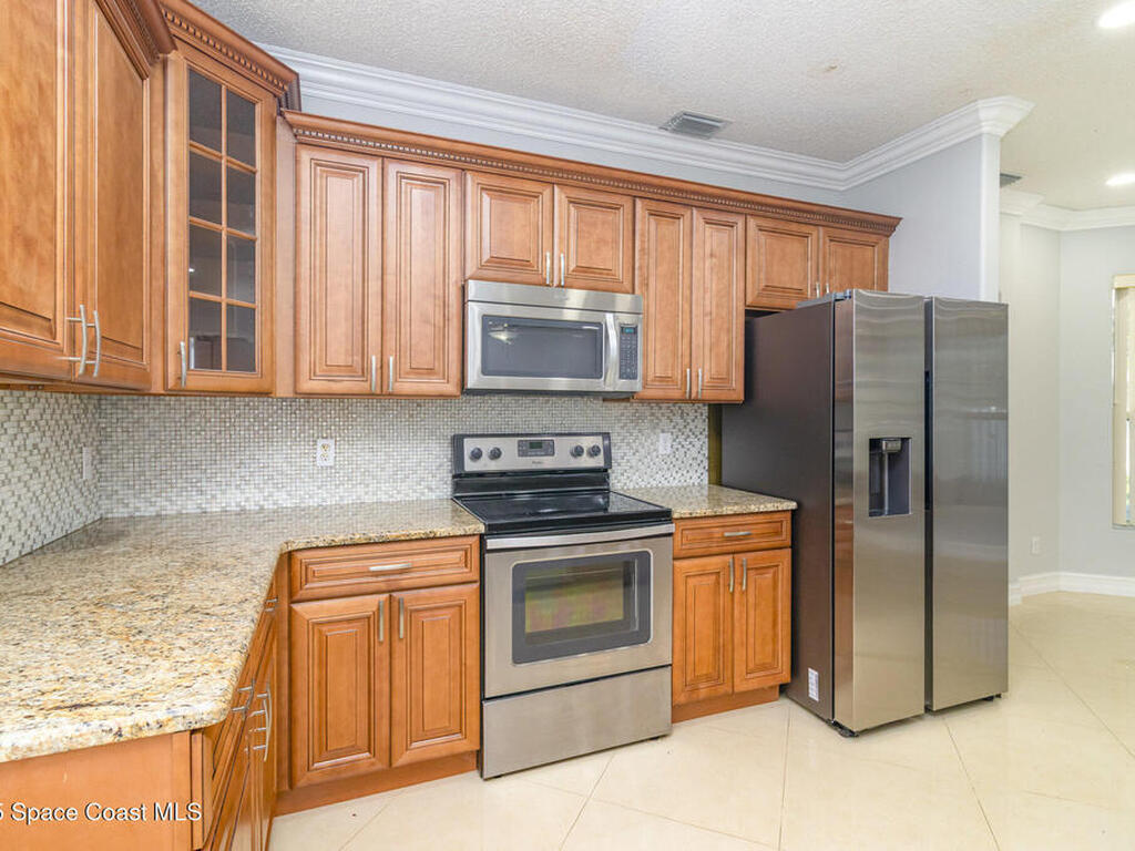 2893 Glasbern Circle, Melbourne, FL 32904