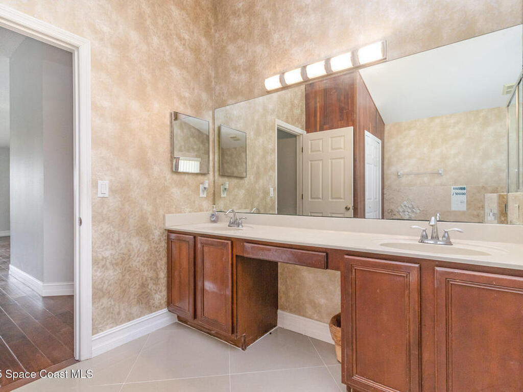 2893 Glasbern Circle, Melbourne, FL 32904