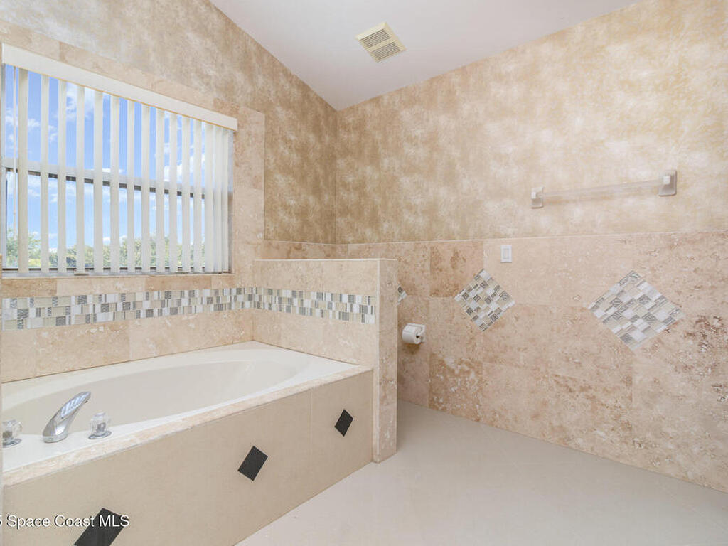 2893 Glasbern Circle, Melbourne, FL 32904