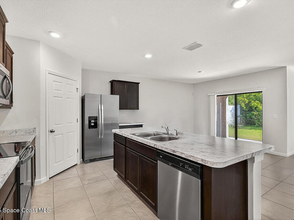 5307 Entertainment Way, Fort Pierce, FL 34947