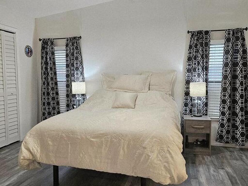 1809 Mango Street, Palm Bay, FL 32905