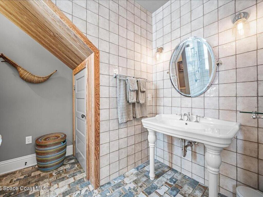 241 N Indian River Drive, Cocoa, FL 32922