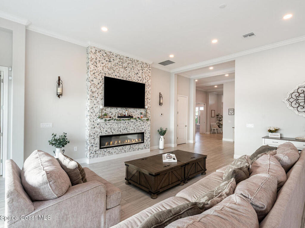 8644 Mammut Way, Melbourne, FL 32940