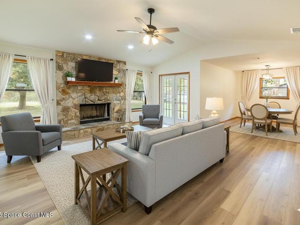 3772 E R Smyth Drive, Mims, FL 32754