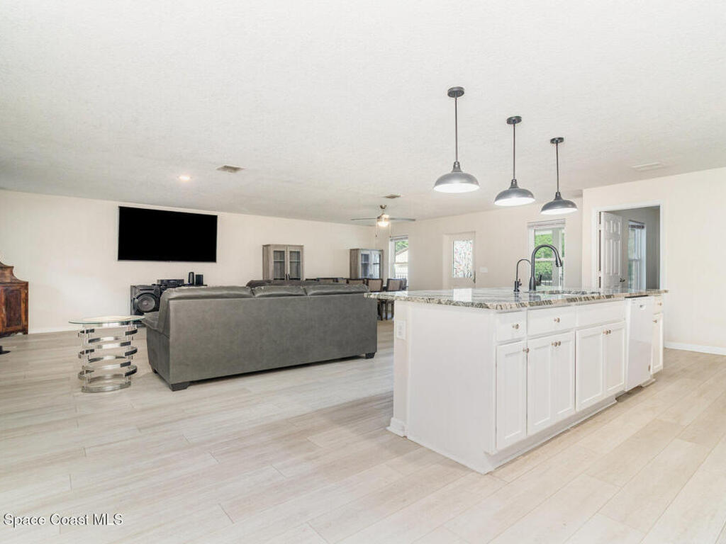 5651 Travis Street, Mims, FL 32754