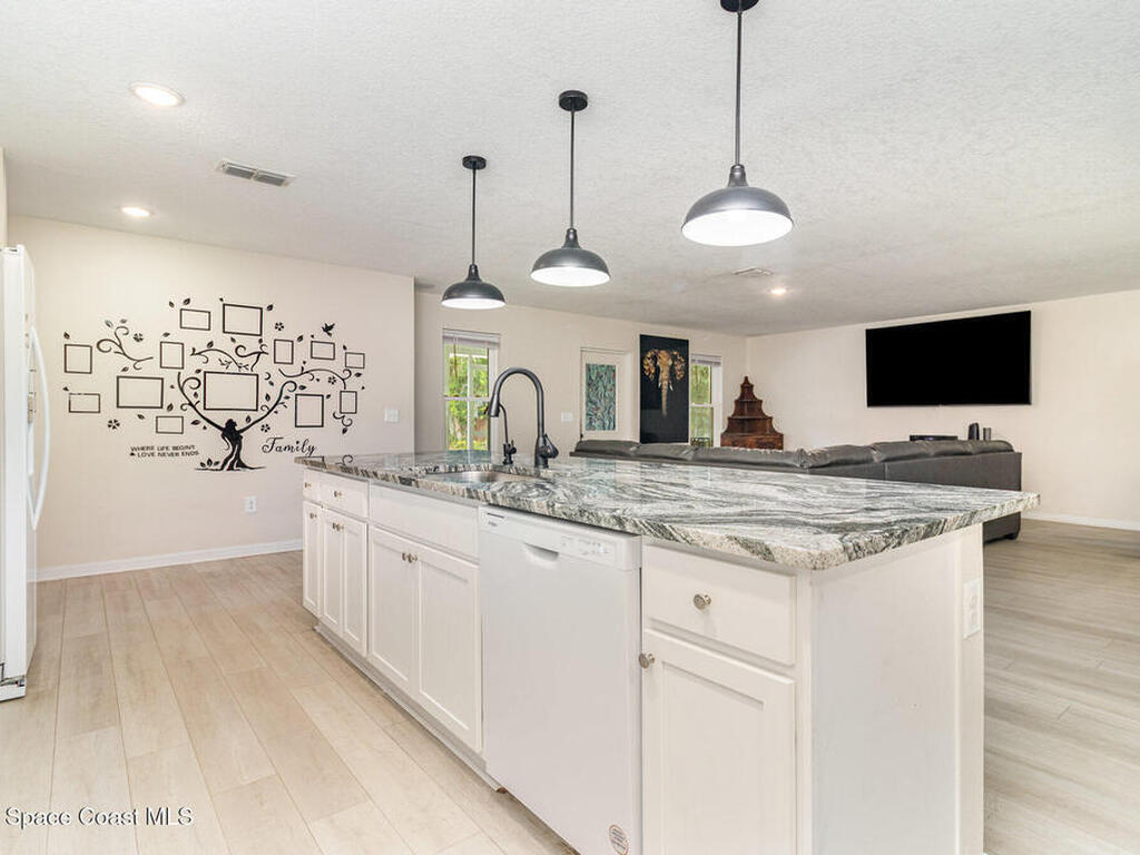 5651 Travis Street, Mims, FL 32754