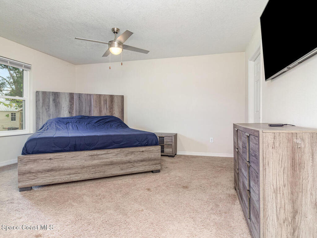 5651 Travis Street, Mims, FL 32754