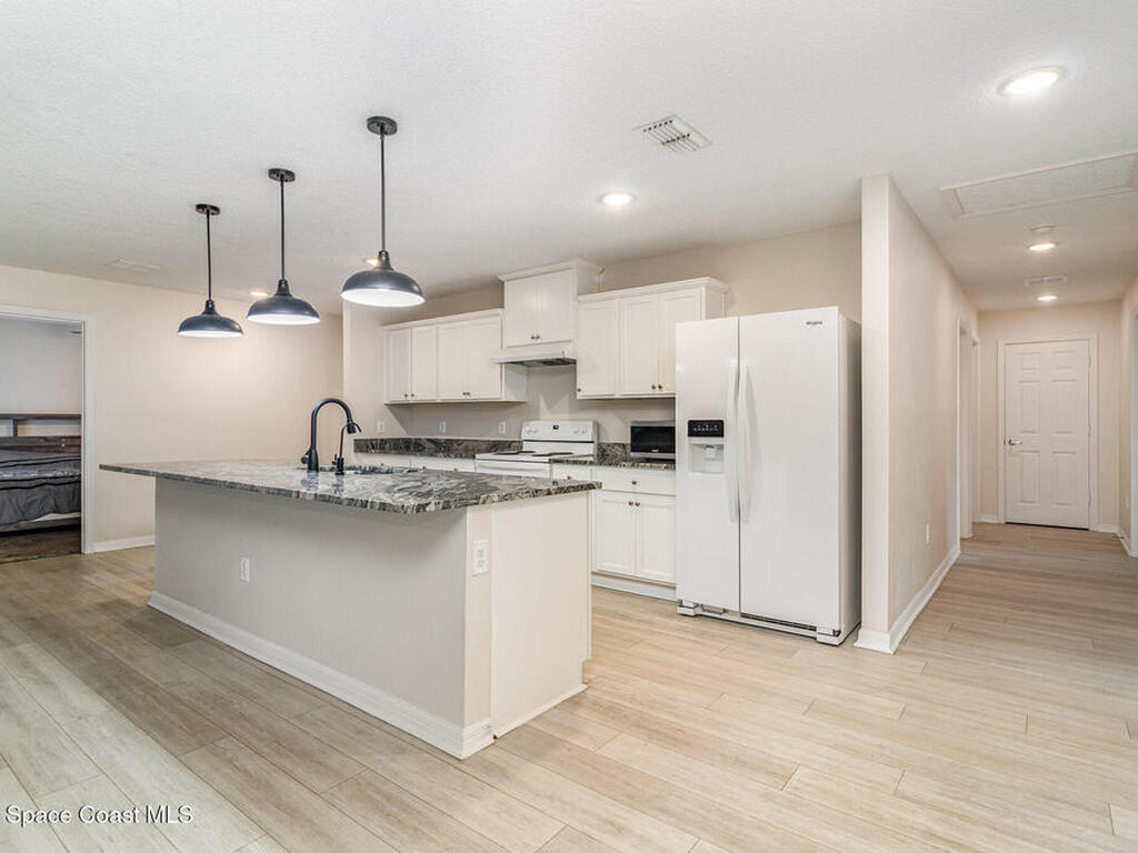 5651 Travis Street, Mims, FL 32754