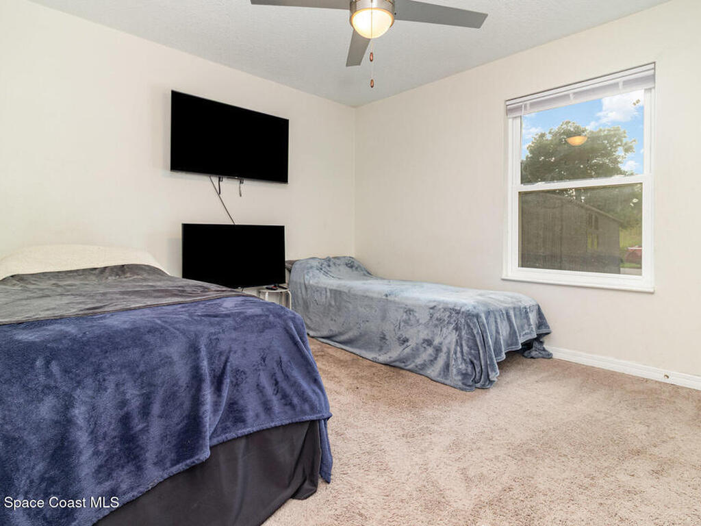 5651 Travis Street, Mims, FL 32754