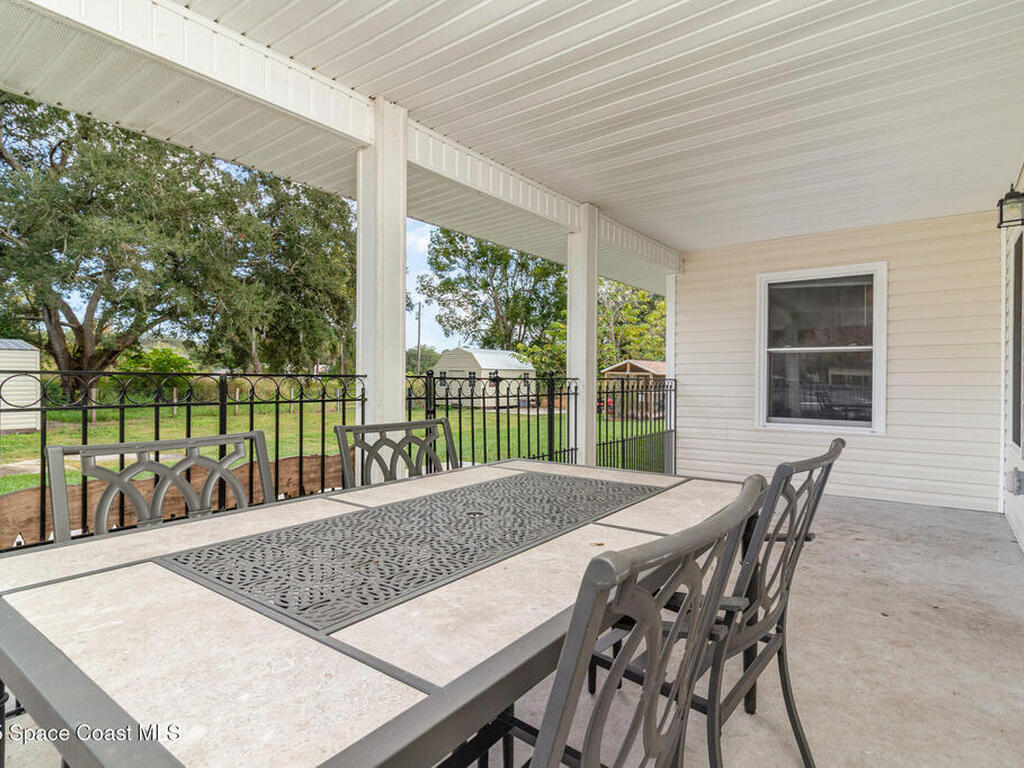 5651 Travis Street, Mims, FL 32754