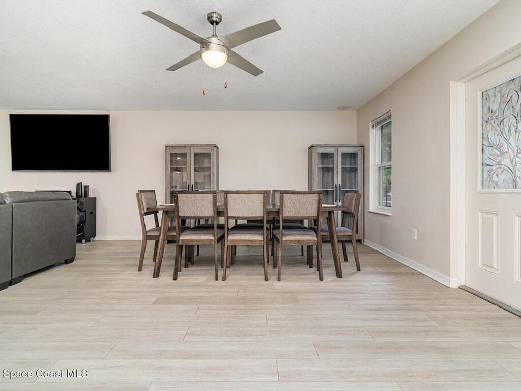 5651 Travis Street, Mims, FL 32754