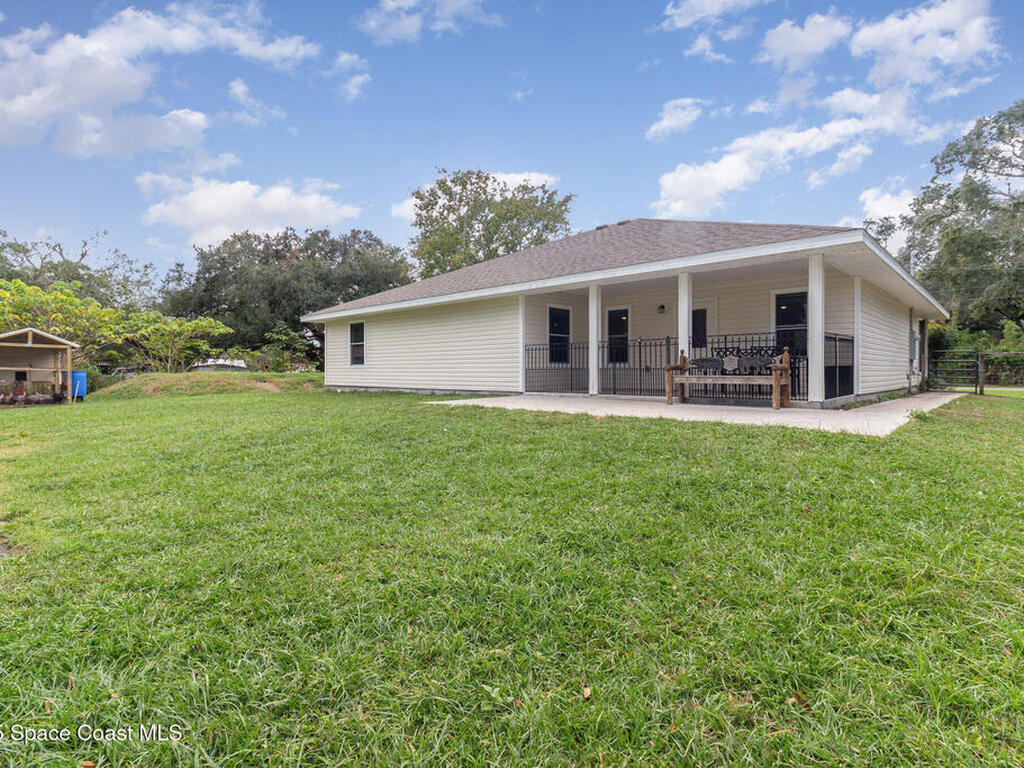 5651 Travis Street, Mims, FL 32754