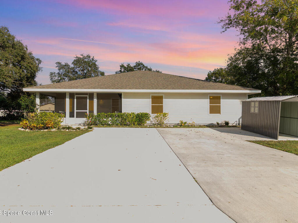 5651 Travis Street, Mims, FL 32754