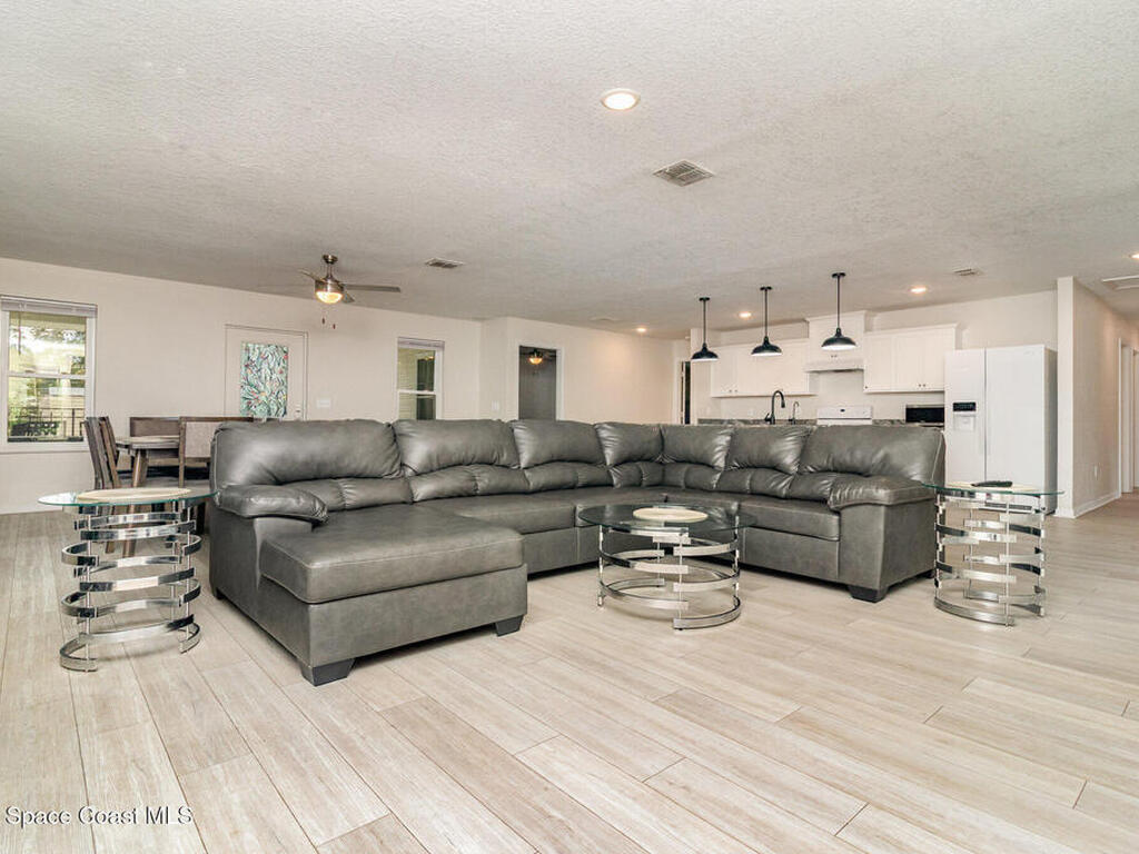 5651 Travis Street, Mims, FL 32754