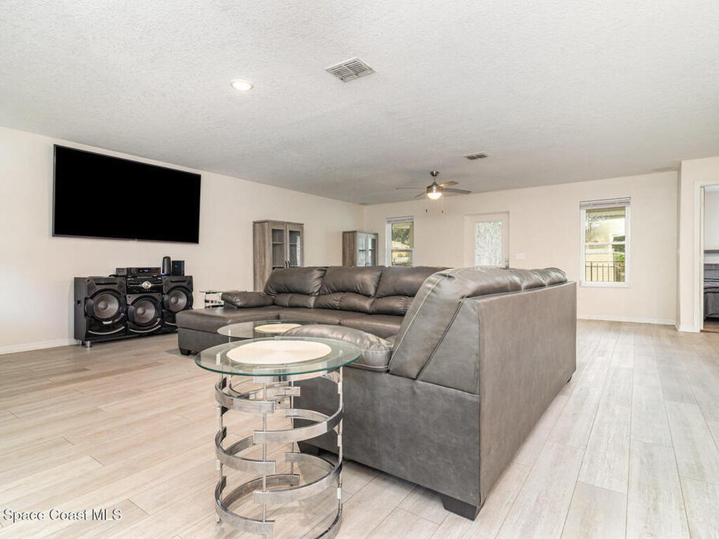 5651 Travis Street, Mims, FL 32754