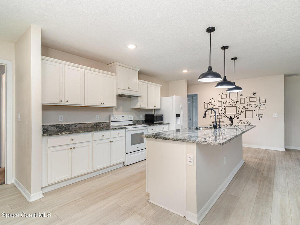 5651 Travis Street, Mims, FL 32754