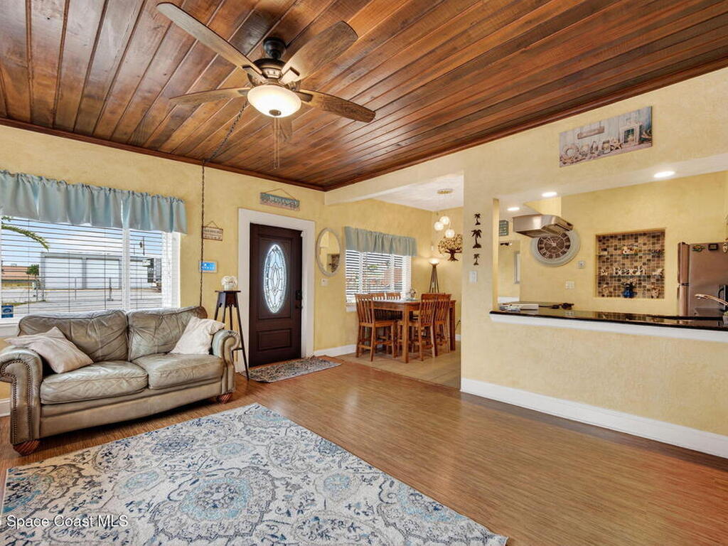 104 Roosevelt Avenue, Cocoa Beach, FL 32931