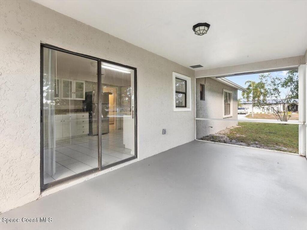 402 SW Sansom Lane, Port St. Lucie, FL 34953