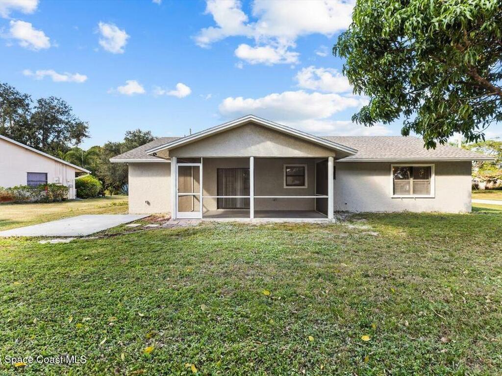 402 SW Sansom Lane, Port St. Lucie, FL 34953