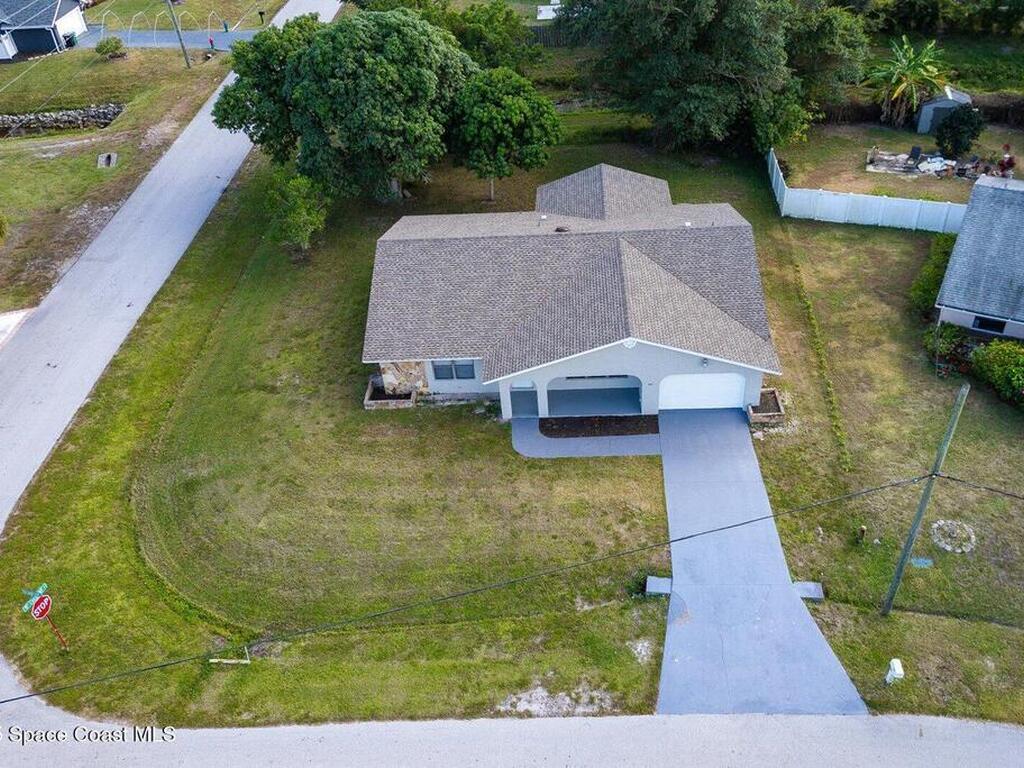 402 SW Sansom Lane, Port St. Lucie, FL 34953