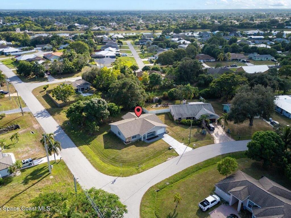 402 SW Sansom Lane, Port St. Lucie, FL 34953