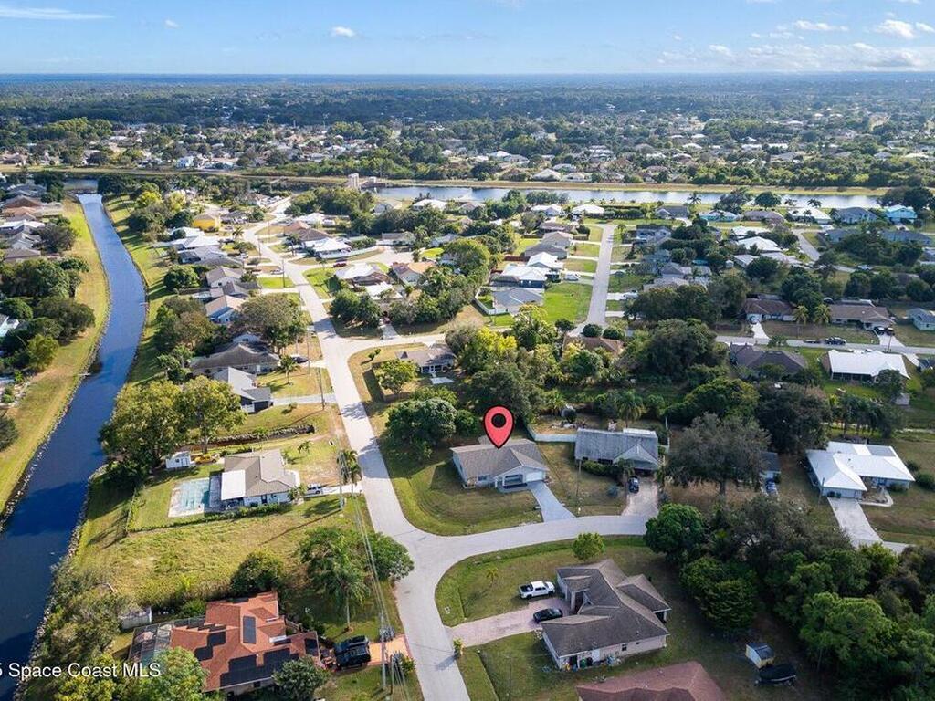 402 SW Sansom Lane, Port St. Lucie, FL 34953
