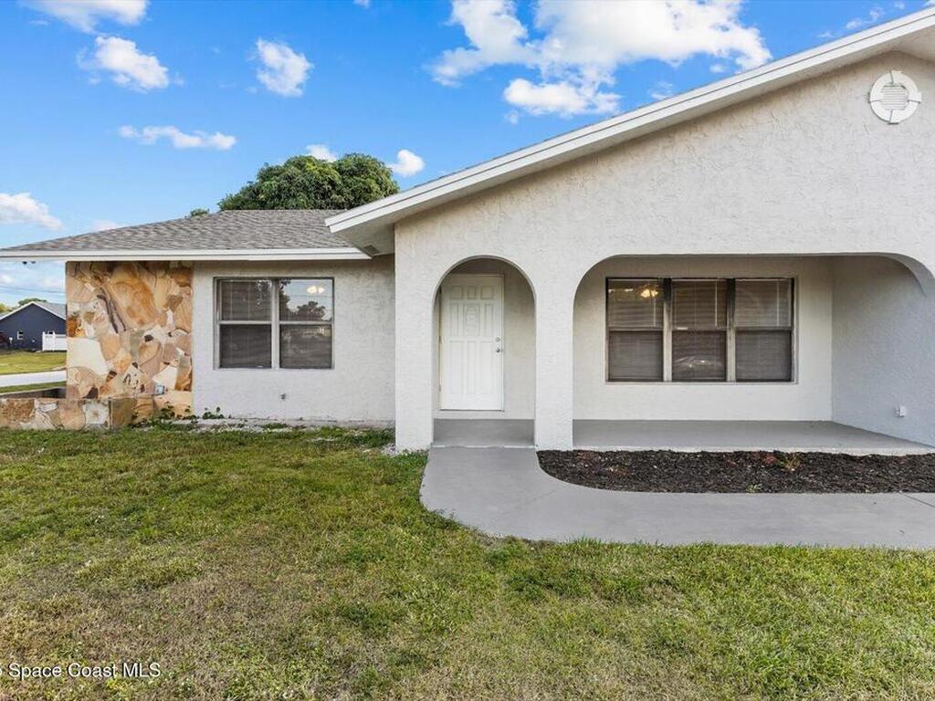 402 SW Sansom Lane, Port St. Lucie, FL 34953