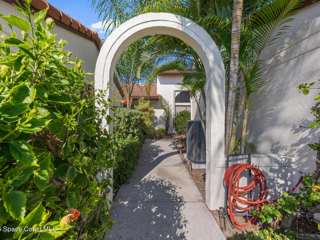 2204 Parkside Place, Indian Harbour Beach, FL 32937