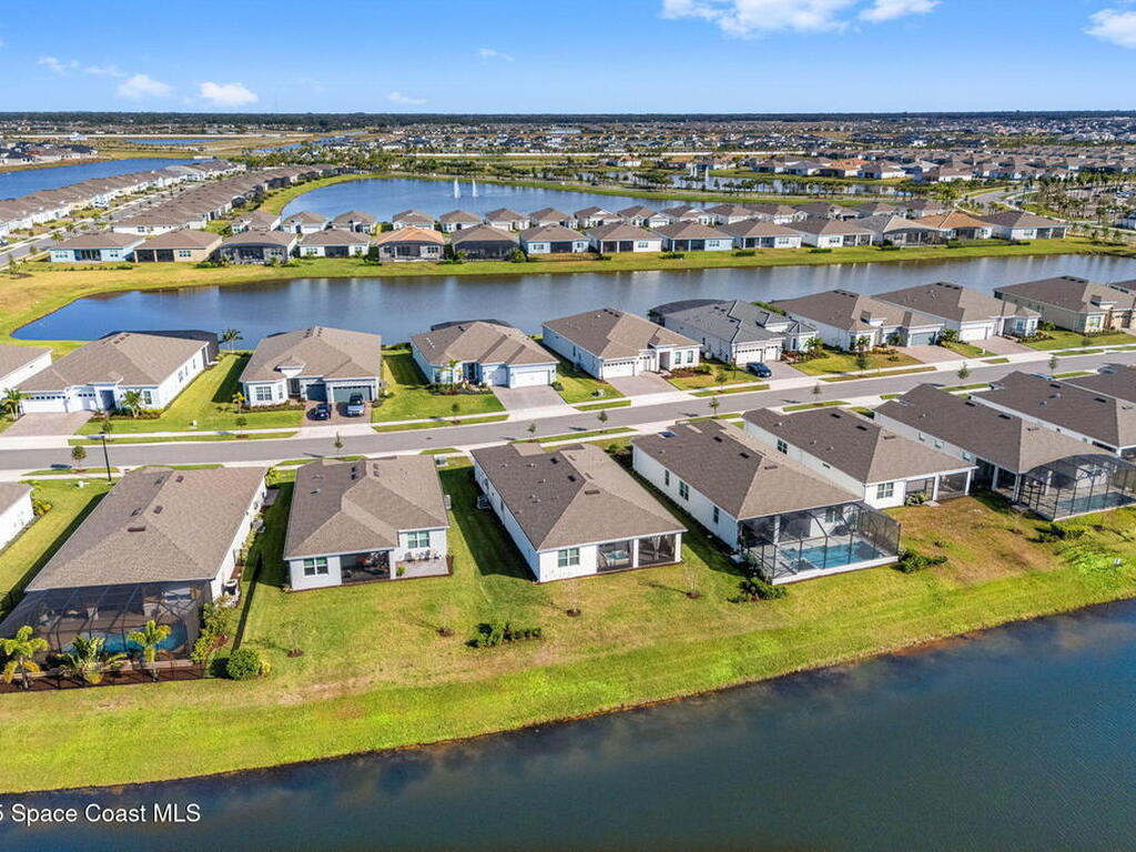 8870 Shoreline Avenue, Melbourne, FL 32940