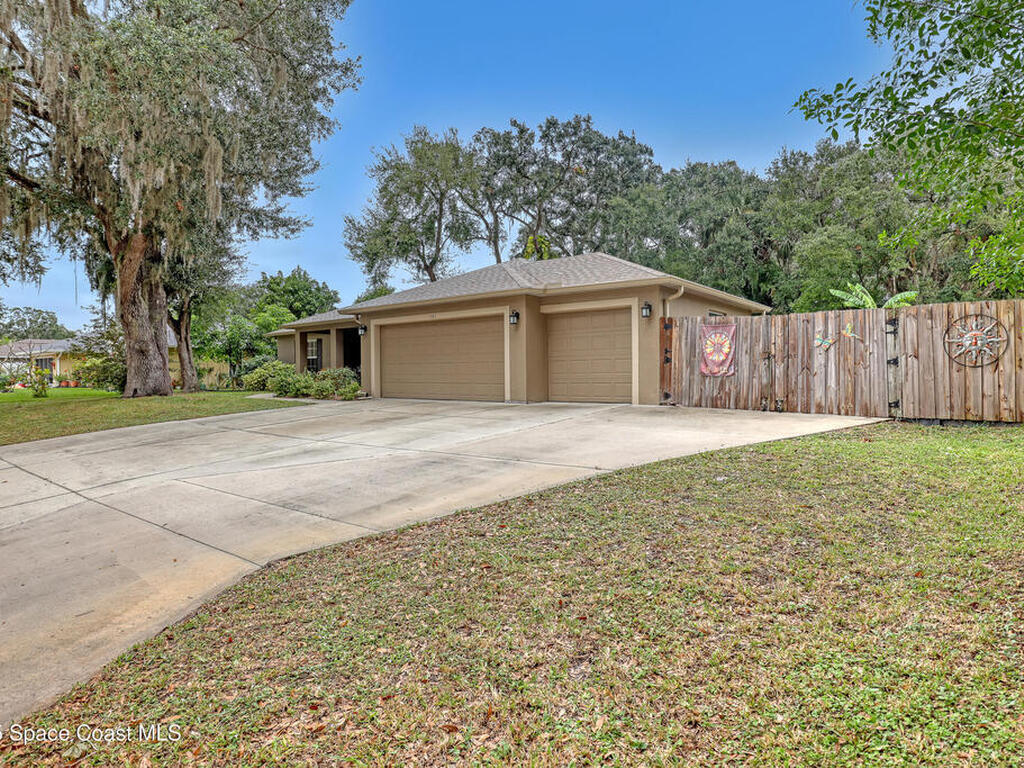 1081 Meadowbrook Road, Palm Bay, FL 32905
