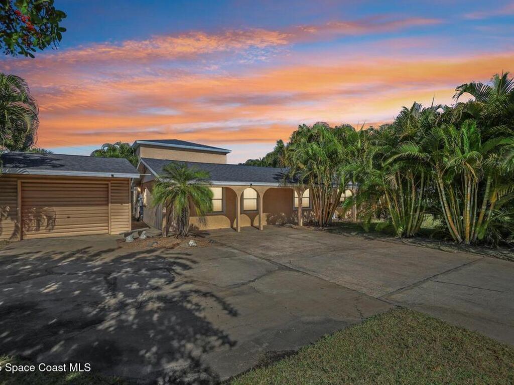 220 Avenida De Paz, Indialantic, FL 32903