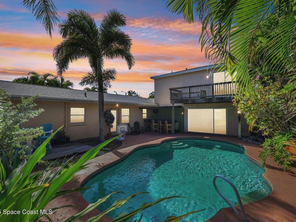 220 Avenida De Paz, Indialantic, FL 32903