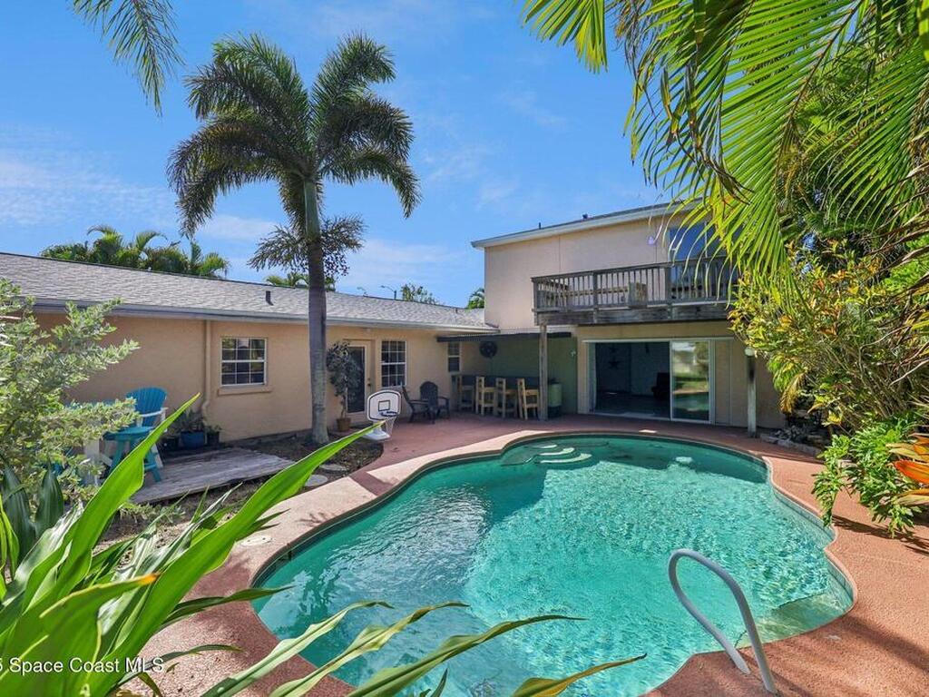 220 Avenida De Paz, Indialantic, FL 32903