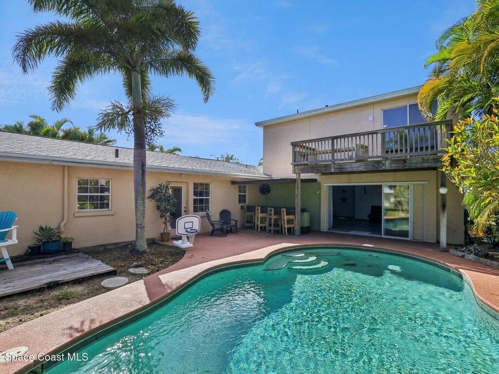 220 Avenida De Paz, Indialantic, FL 32903