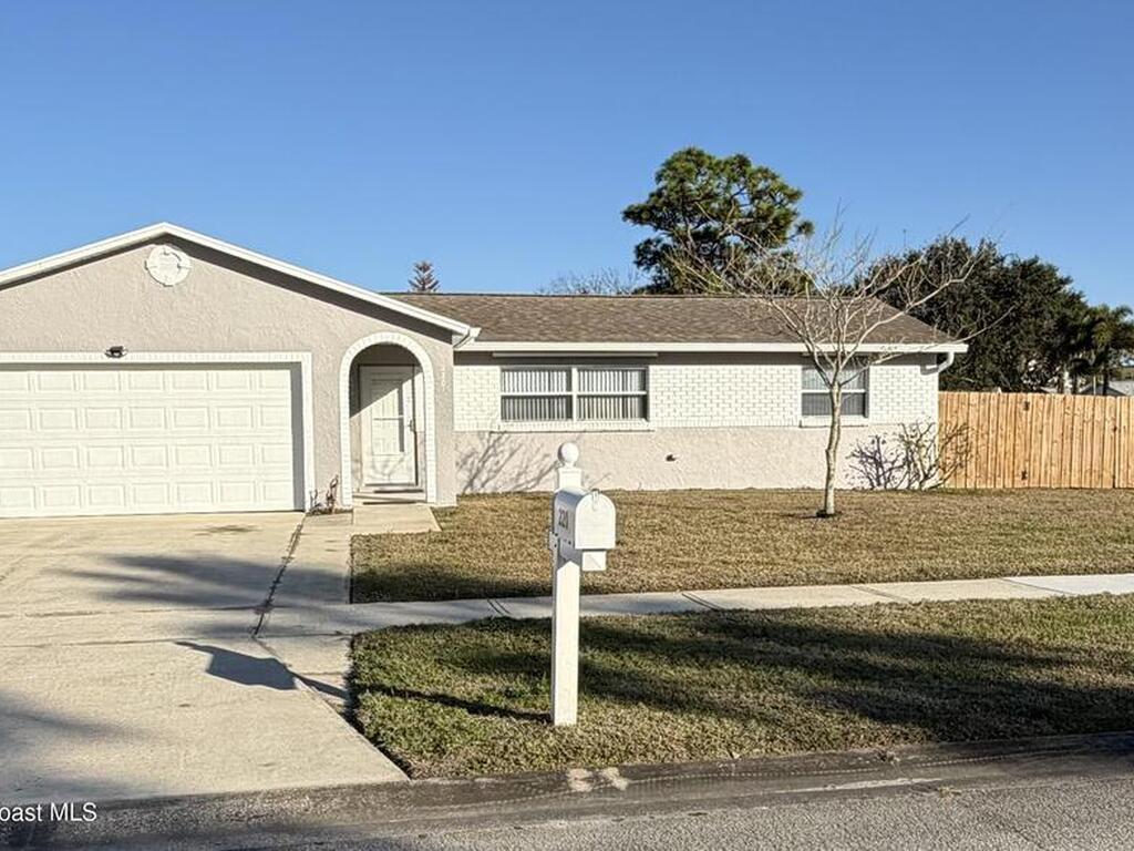 220 Cinnamon Lake Circle, Melbourne, FL 32901