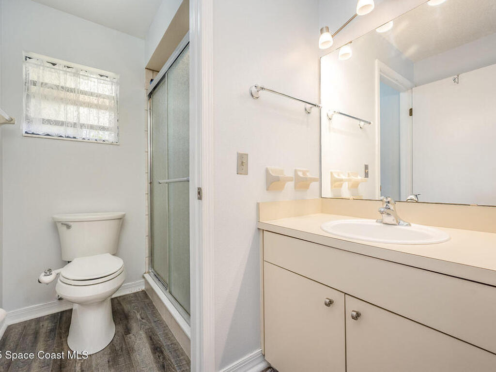 220 Cinnamon Lake Circle, Melbourne, FL 32901