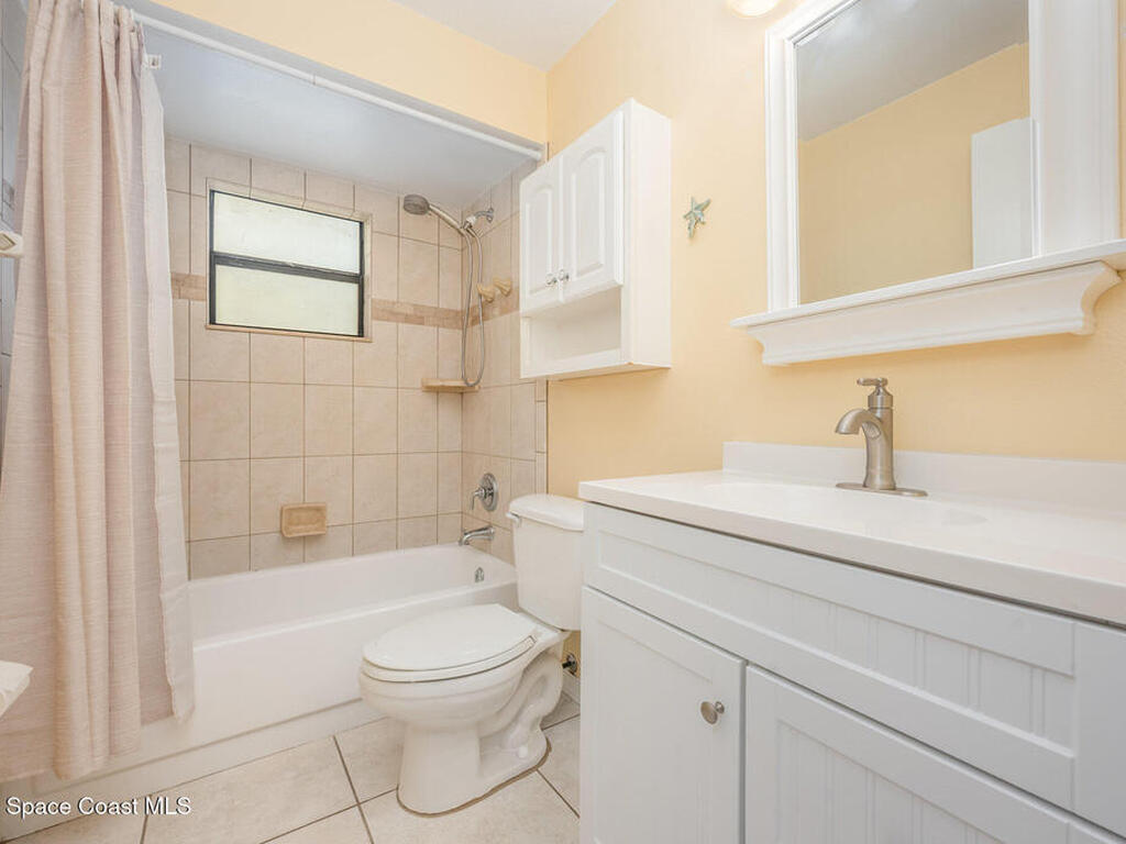 220 Cinnamon Lake Circle, Melbourne, FL 32901