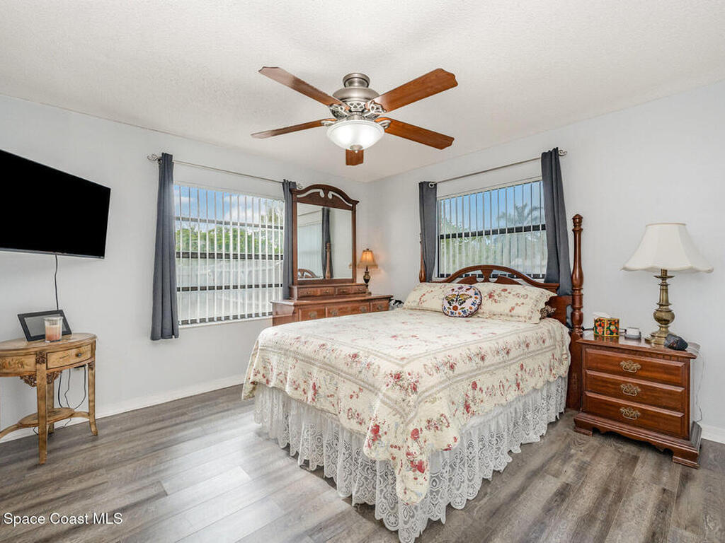 220 Cinnamon Lake Circle, Melbourne, FL 32901