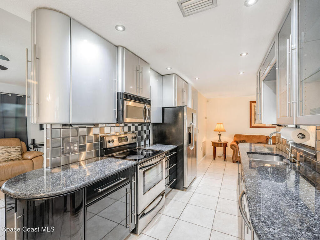 220 Cinnamon Lake Circle, Melbourne, FL 32901