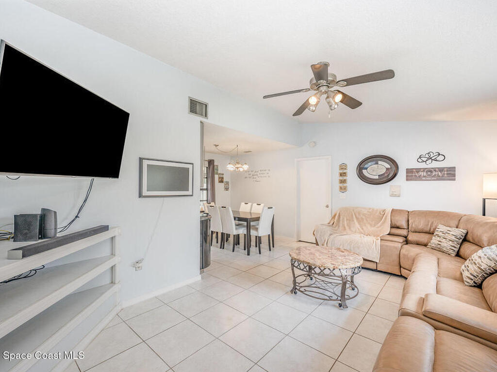 220 Cinnamon Lake Circle, Melbourne, FL 32901