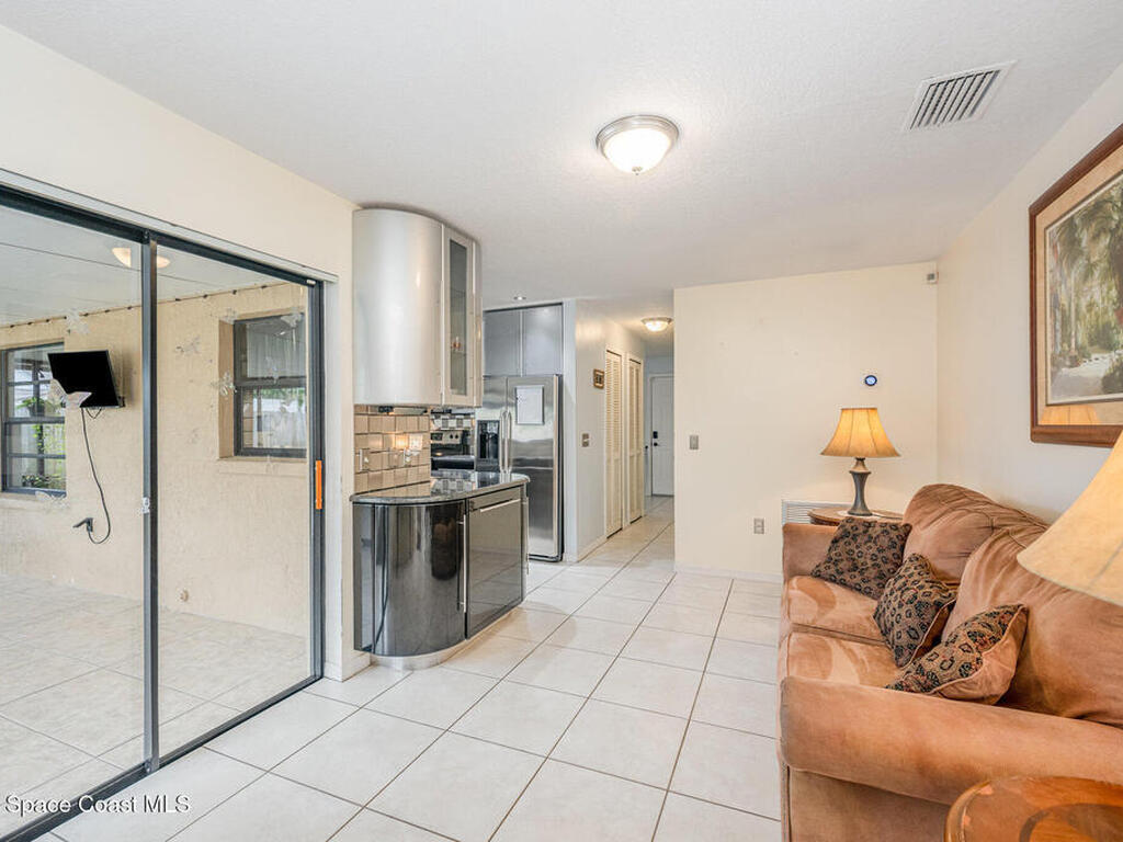 220 Cinnamon Lake Circle, Melbourne, FL 32901