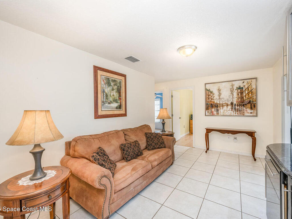 220 Cinnamon Lake Circle, Melbourne, FL 32901