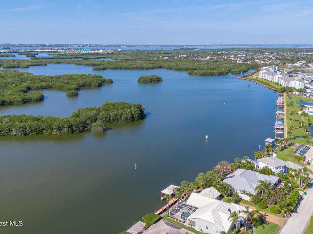 905 S Brevard Avenue, Cocoa Beach, FL 32931