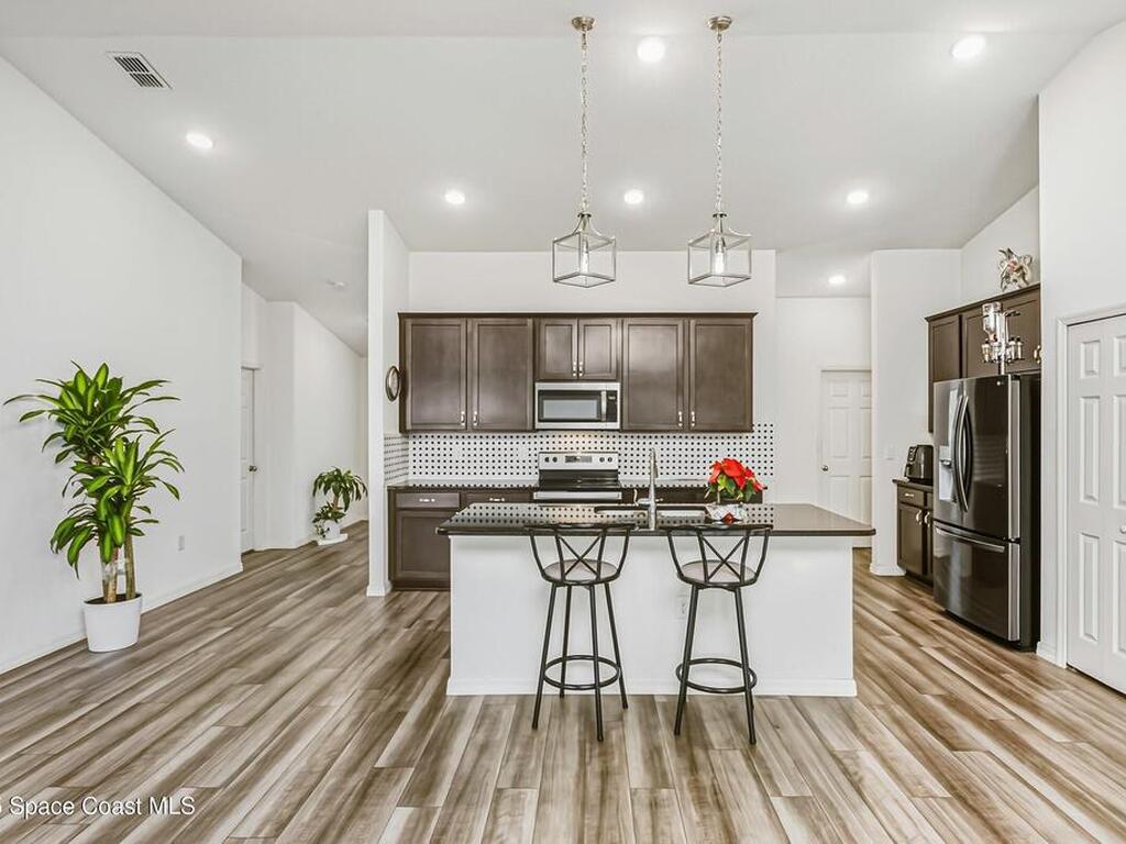 808 Grandeur Street, Palm Bay, FL 32909