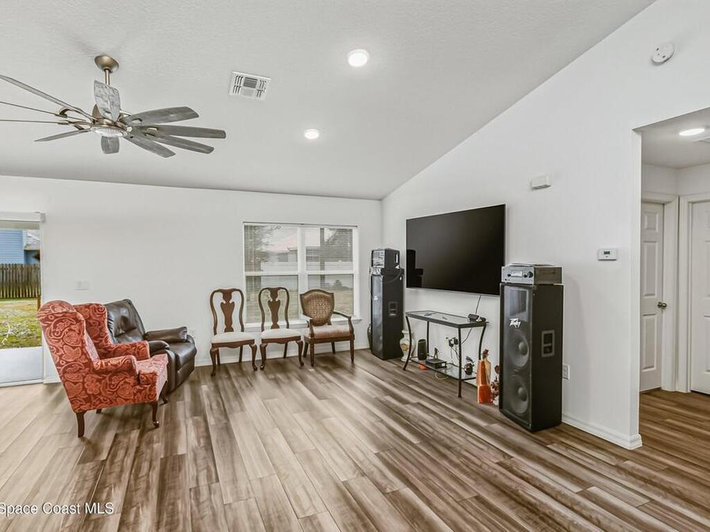 808 Grandeur Street, Palm Bay, FL 32909