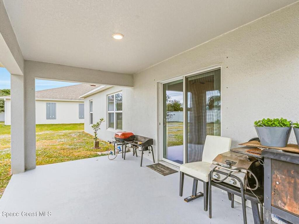 808 Grandeur Street, Palm Bay, FL 32909